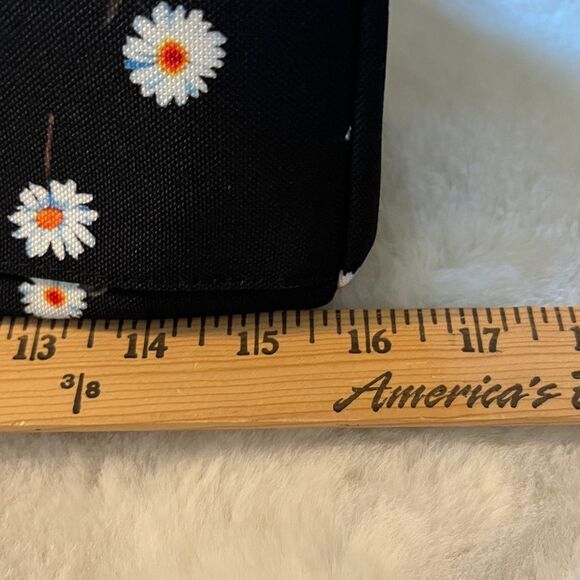 New! Alice + Olivia by Stacey Bendet  Daisy Print Duffel Bag - Picture 14 of 16